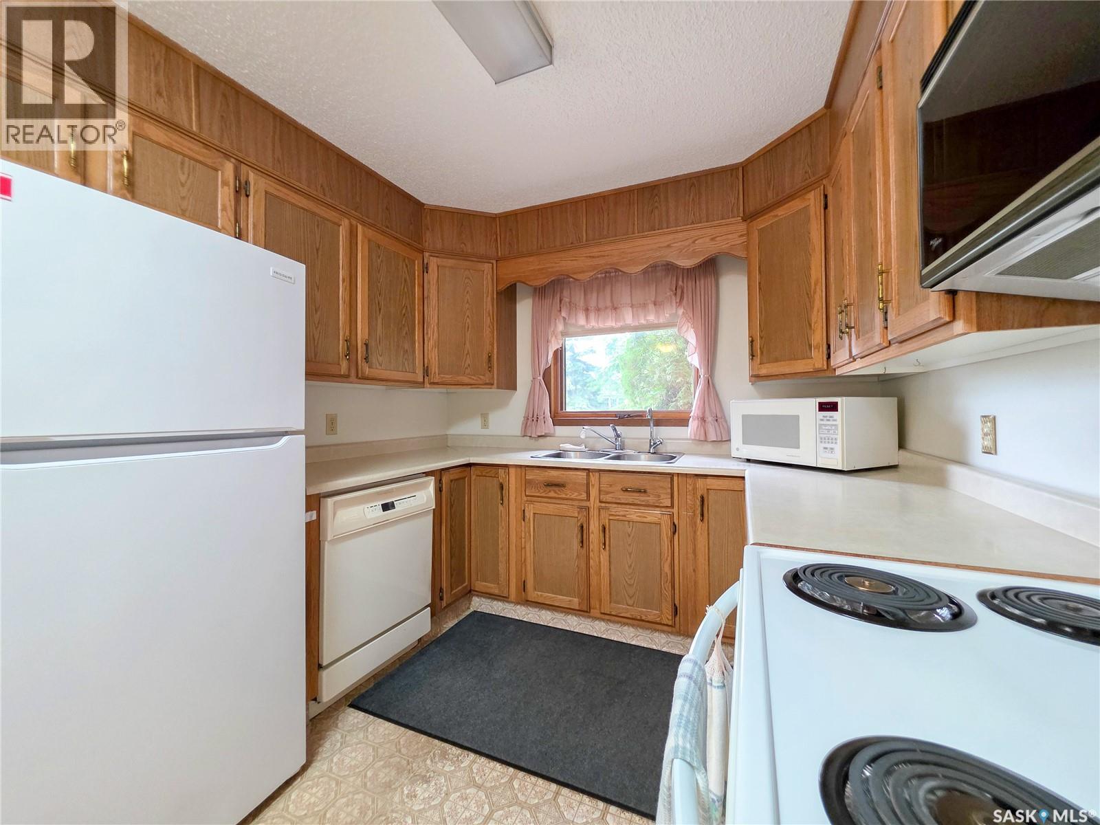 618 4th Avenue W Property Photo 11