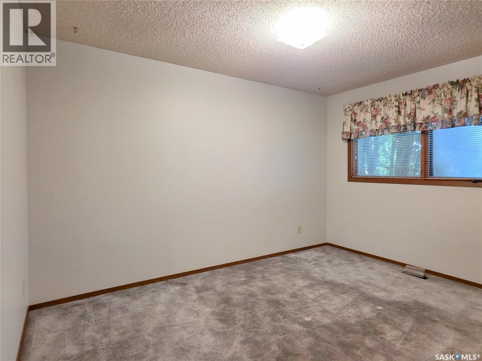 618 4th Avenue W Property Photo 31