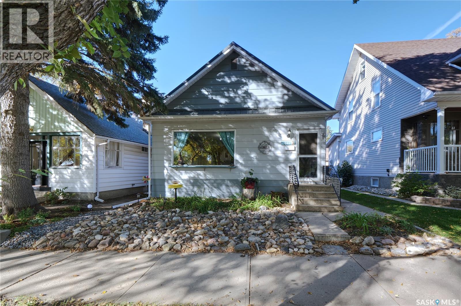 1042 Algoma AVENUE Property Photo 1