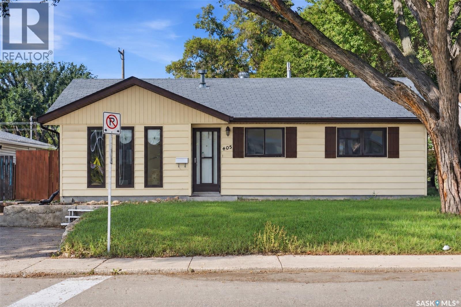 405 W AVENUE N Property Photo 1
