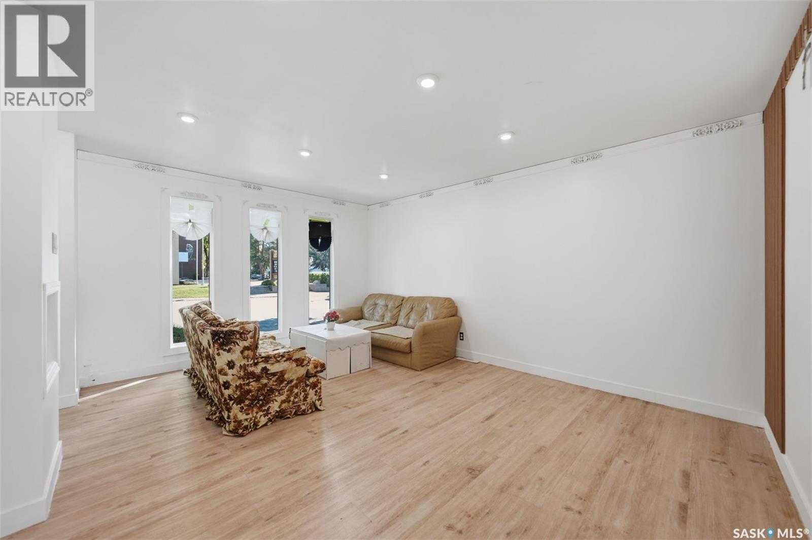 405 W Avenue N Property Photo 6