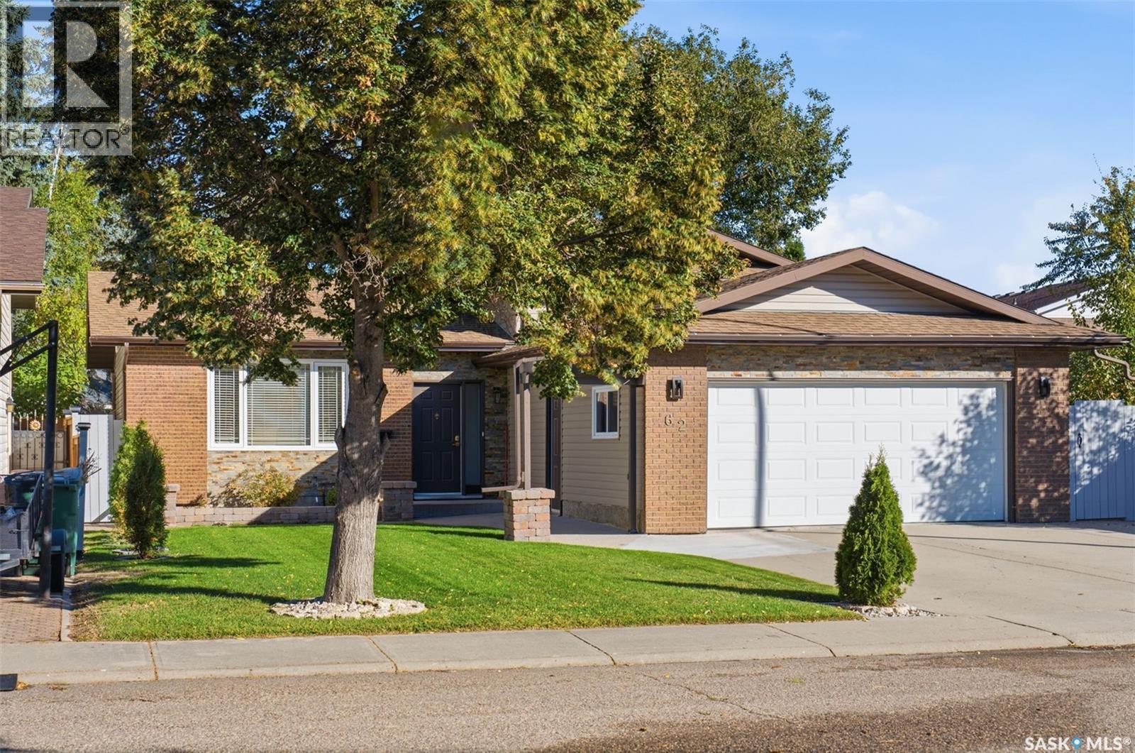 62 Chomyn CRESCENT Property Photo 1