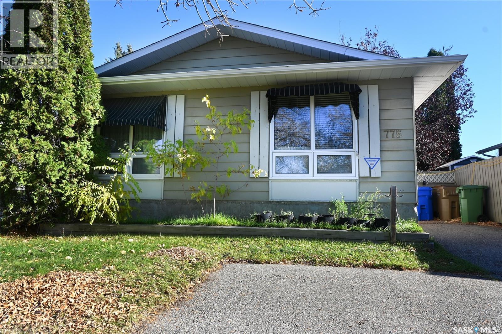 775 Hayworth Crescent N Property Photo 1