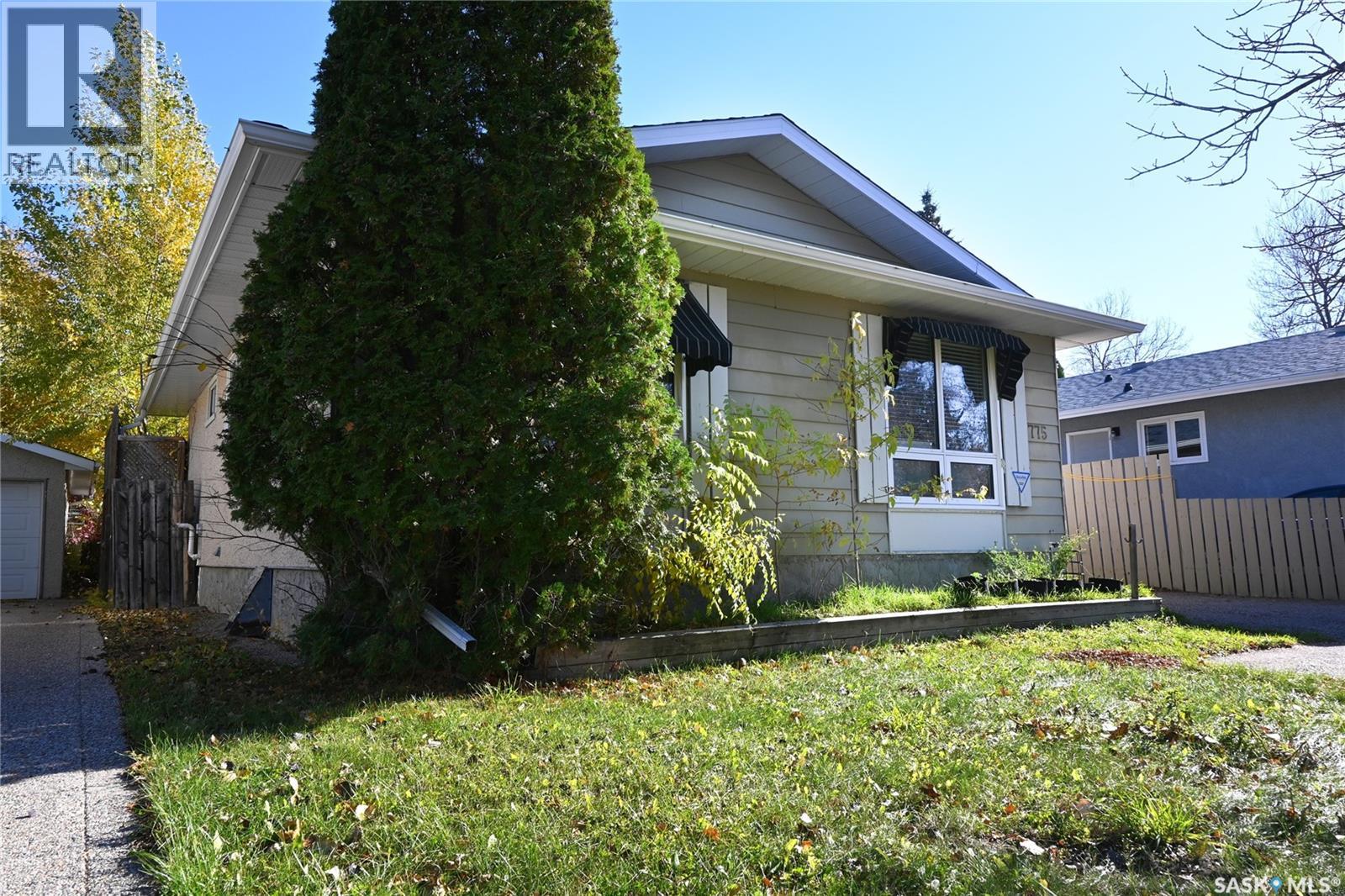 775 Hayworth Crescent N Property Photo 4