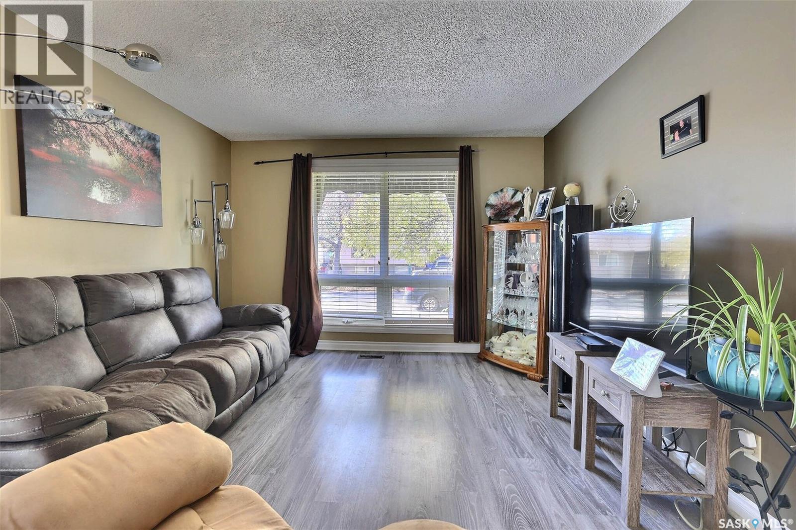 775 Hayworth Crescent N Property Photo 6