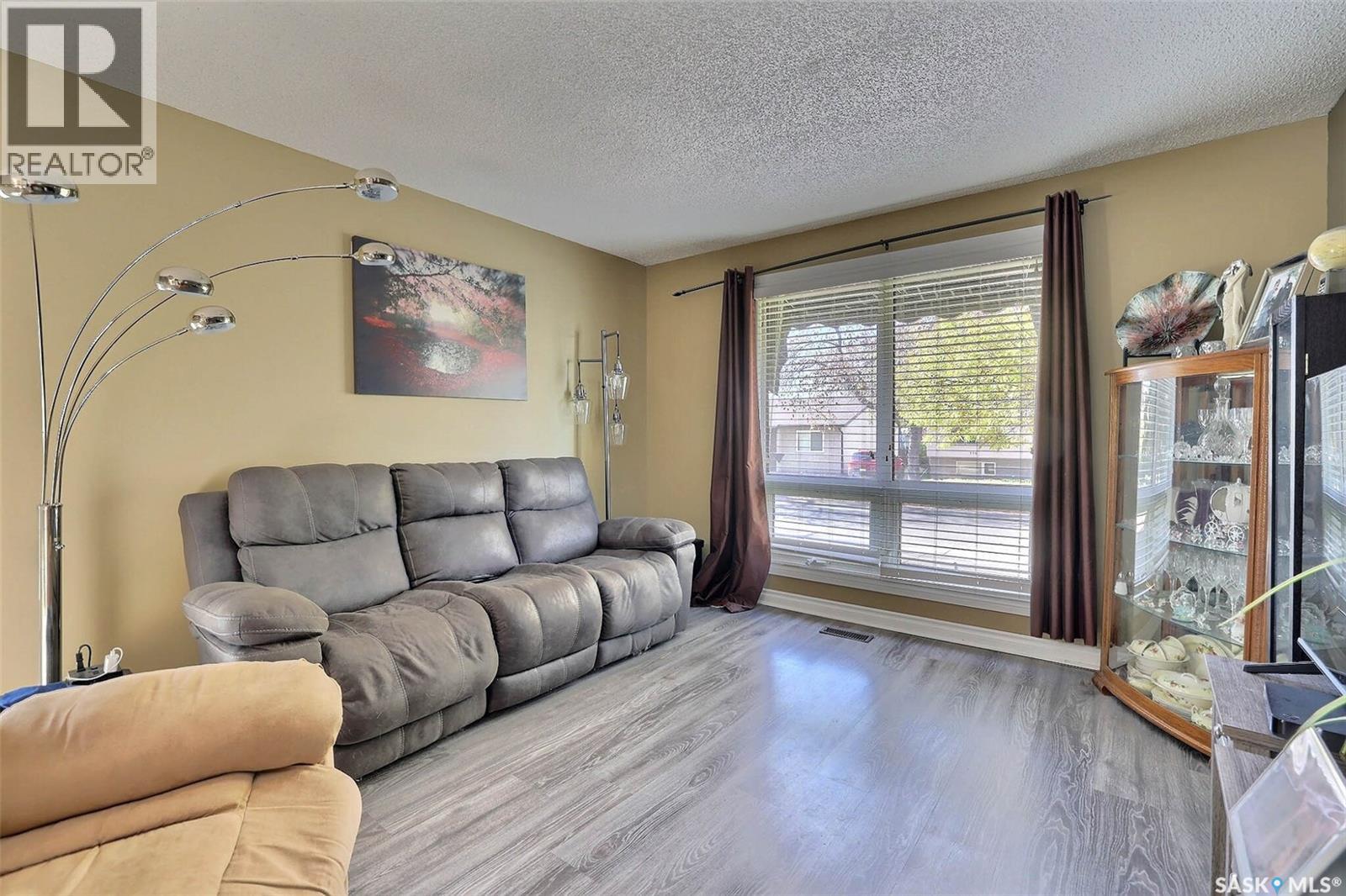 775 Hayworth Crescent N Property Photo 7