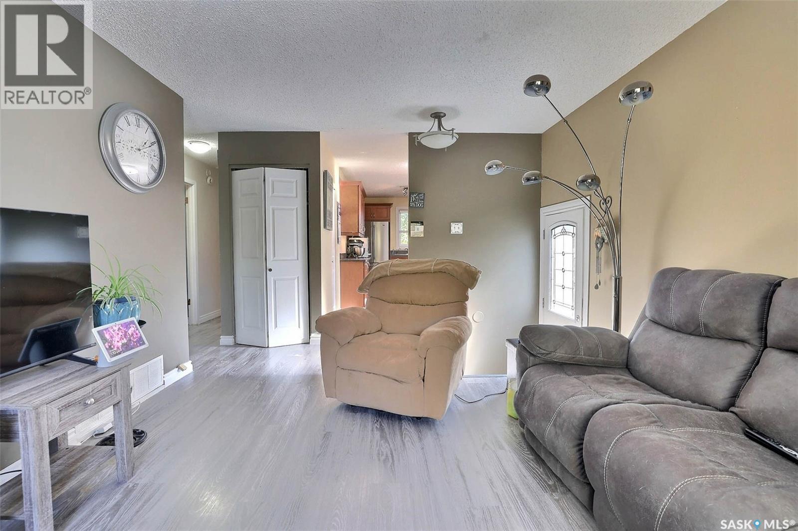775 Hayworth Crescent N Property Photo 8