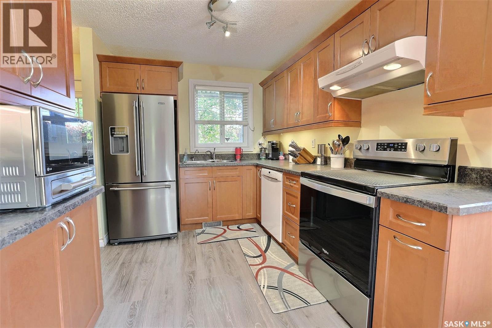 775 Hayworth Crescent N Property Photo 11