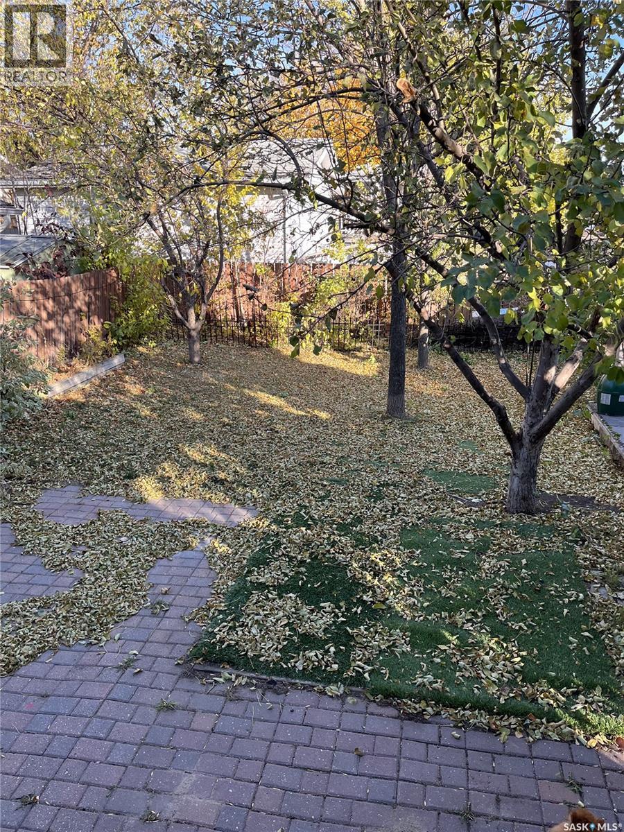 775 Hayworth Crescent N Property Photo 28