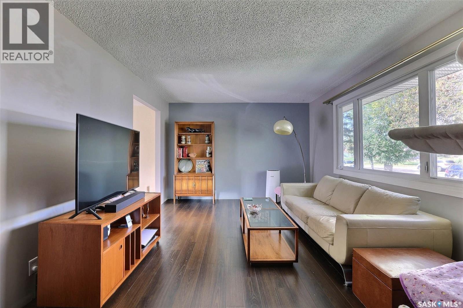 1425 9th Avenue N Property Photo 3