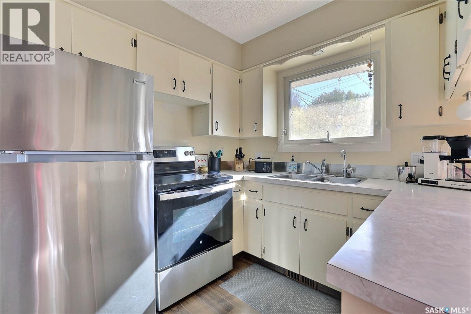 1425 9th Avenue N Property Photo 8