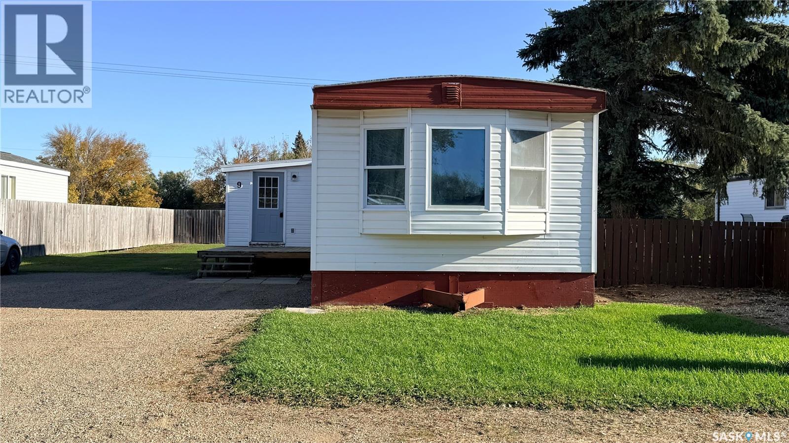 9 Royal Heights Property Photo 1