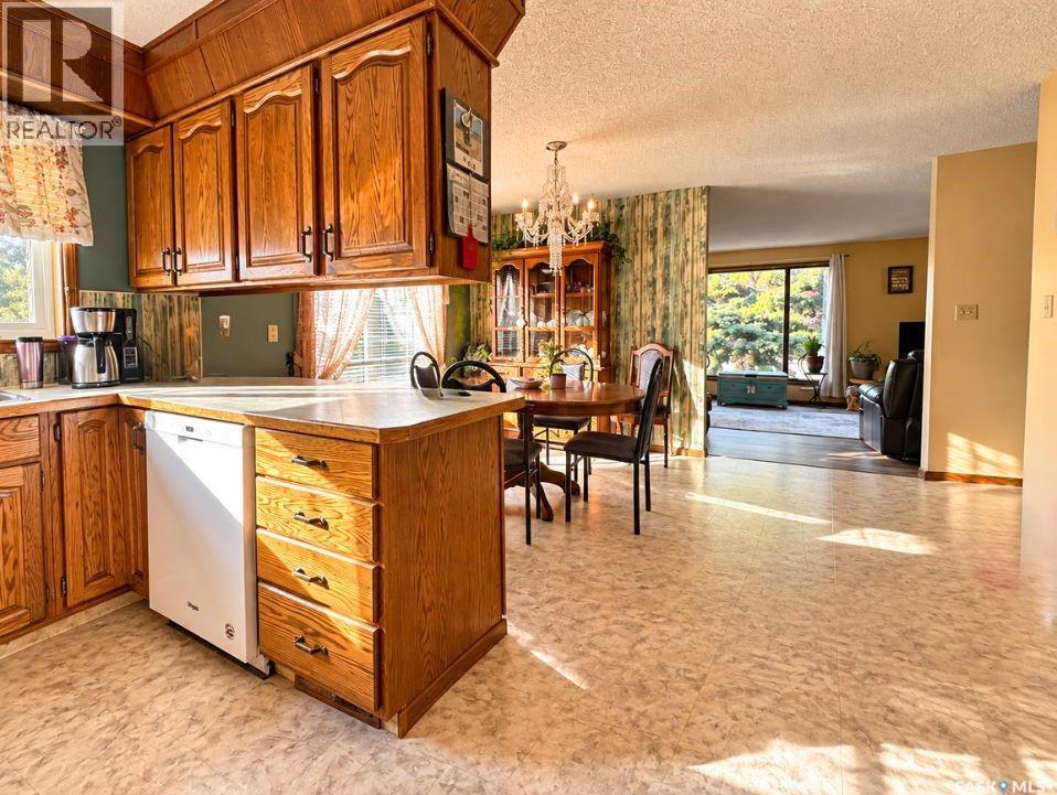 302 Cowie Crescent Property Photo 5