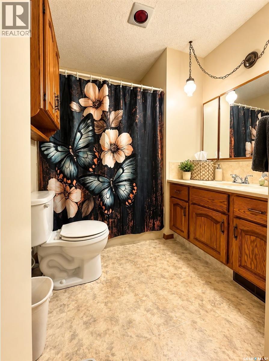 302 Cowie Crescent Property Photo 7