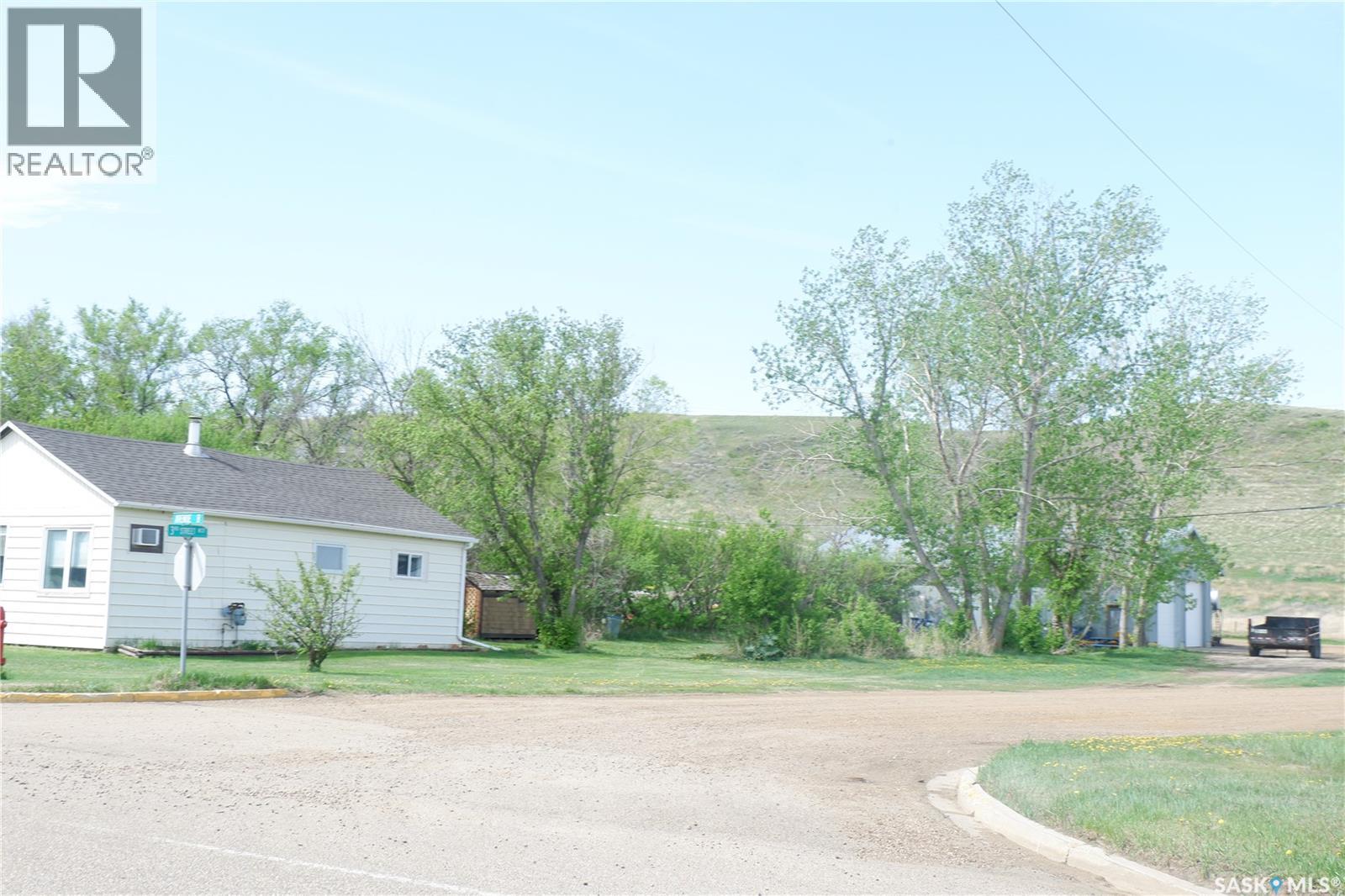 11 B Avenue Property Photo 2