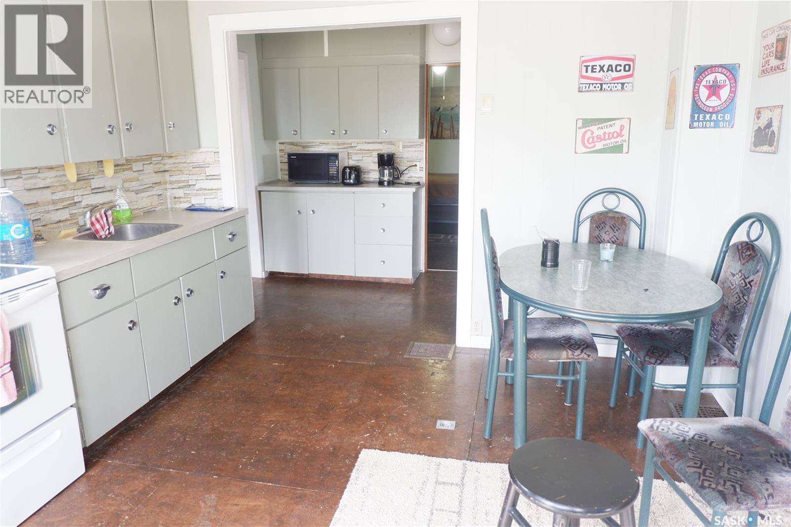 11 B Avenue Property Photo 5