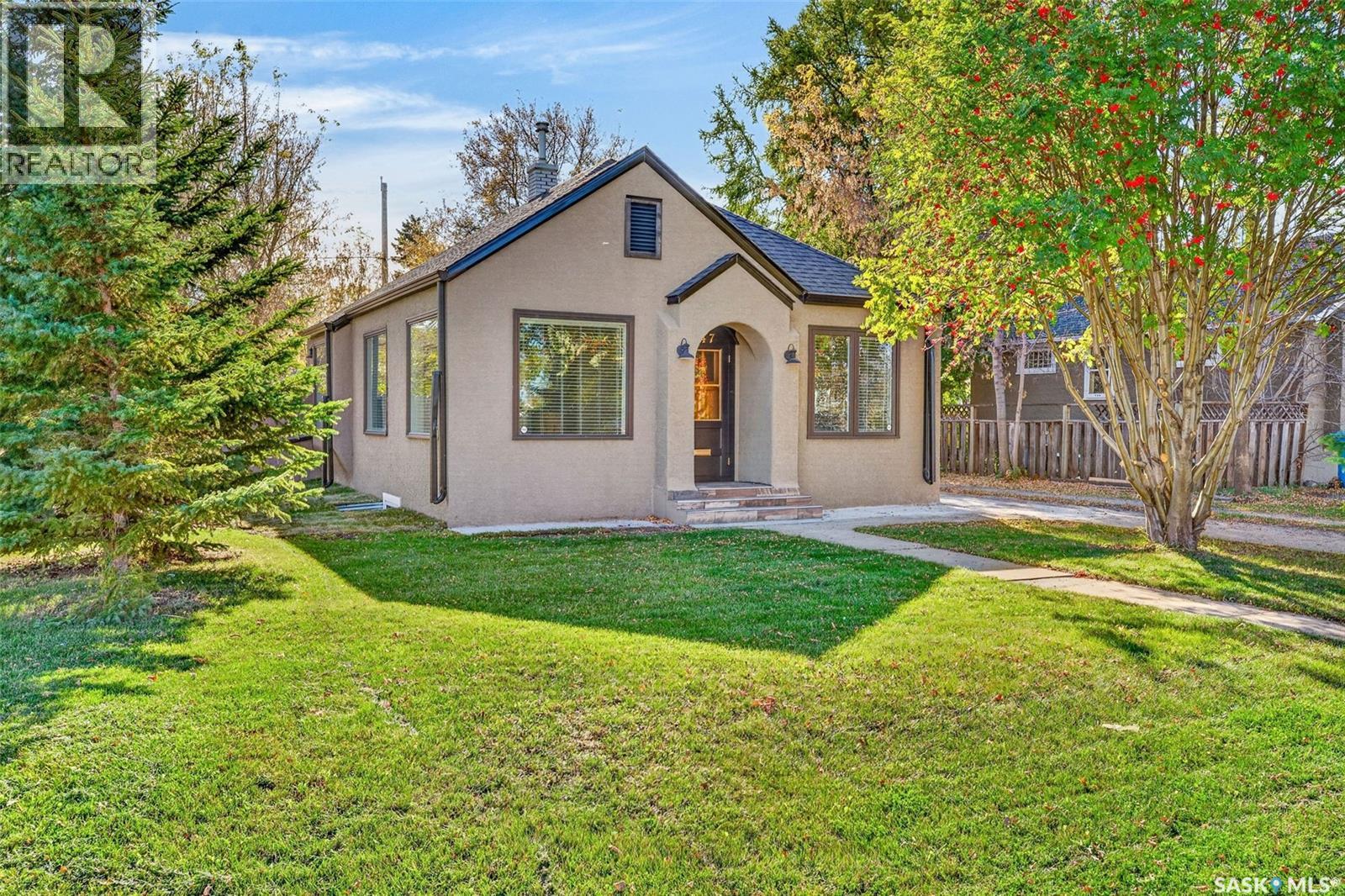 347 8th Street E Property Photo 1