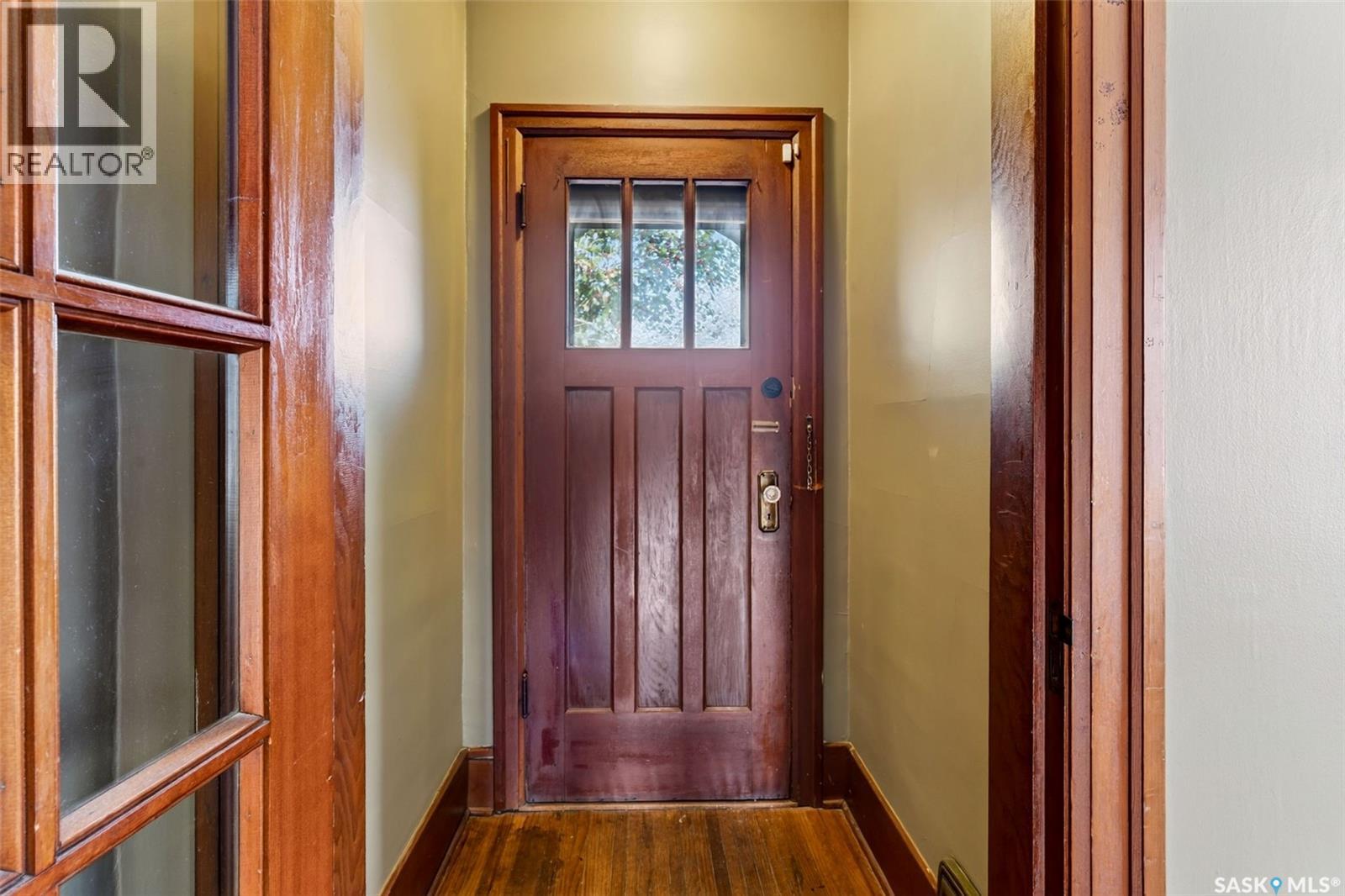 347 8th Street E Property Photo 4