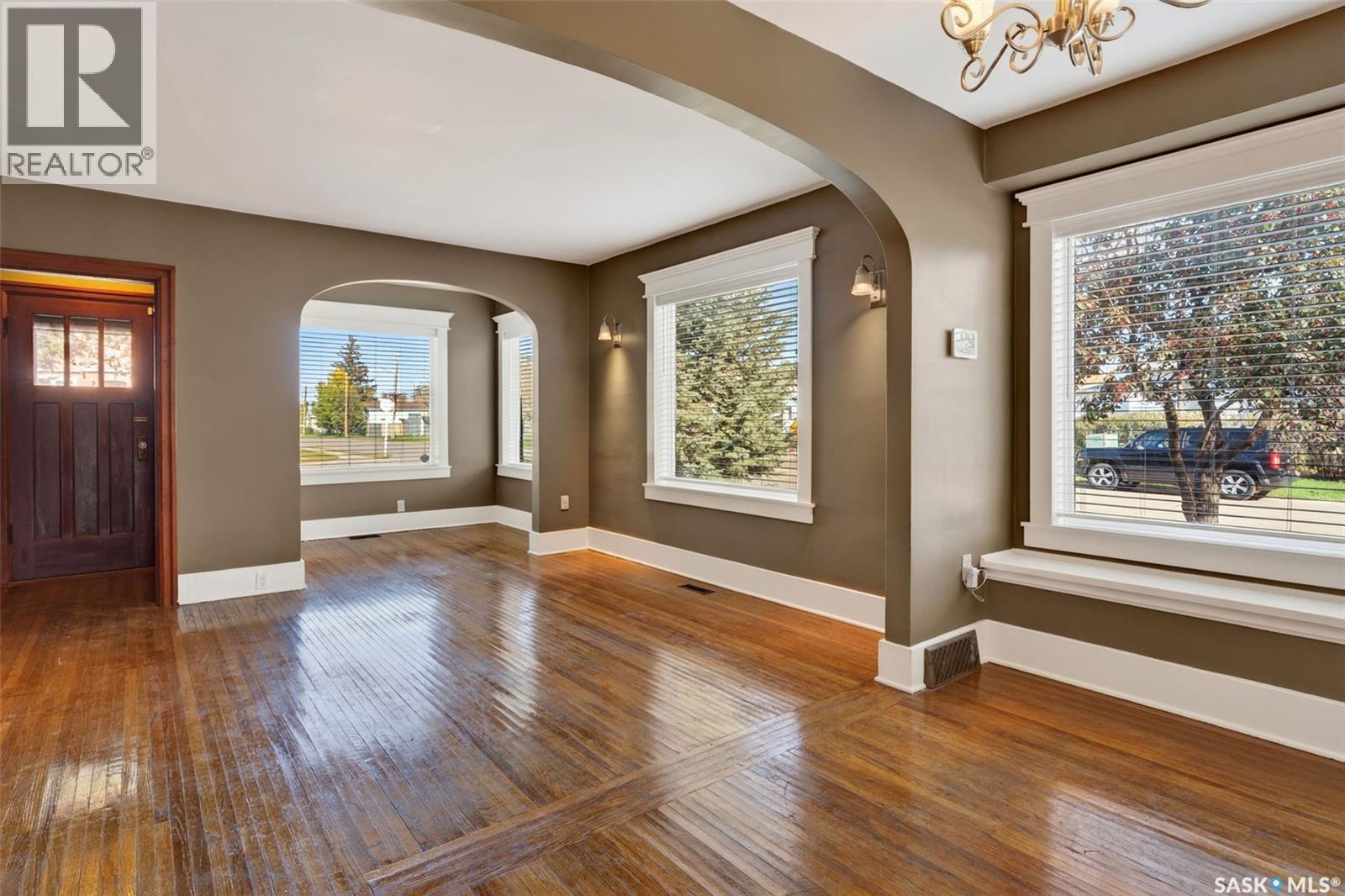 347 8th Street E Property Photo 14