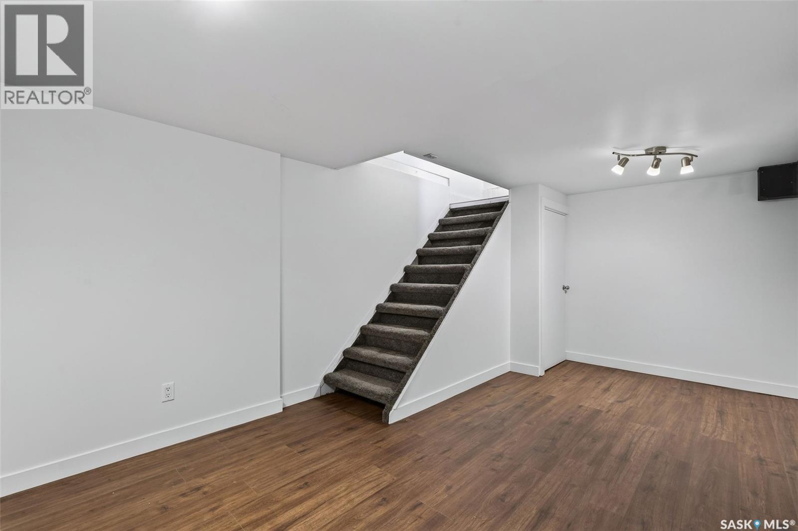 347 8th Street E Property Photo 26