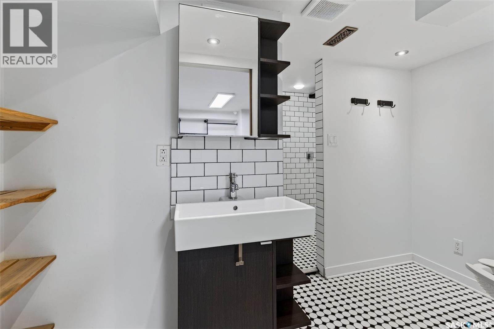 347 8th Street E Property Photo 34