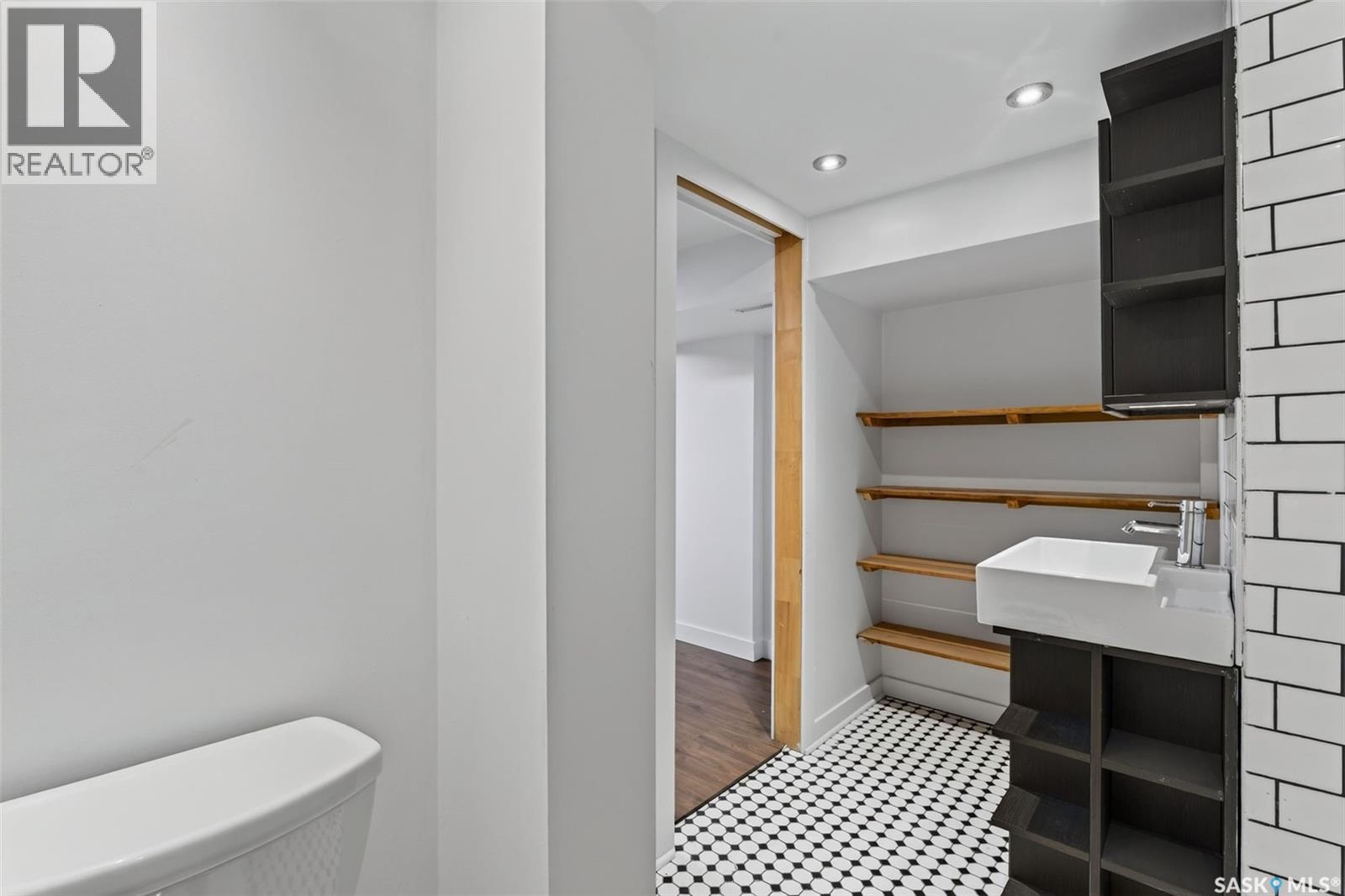 347 8th Street E Property Photo 38