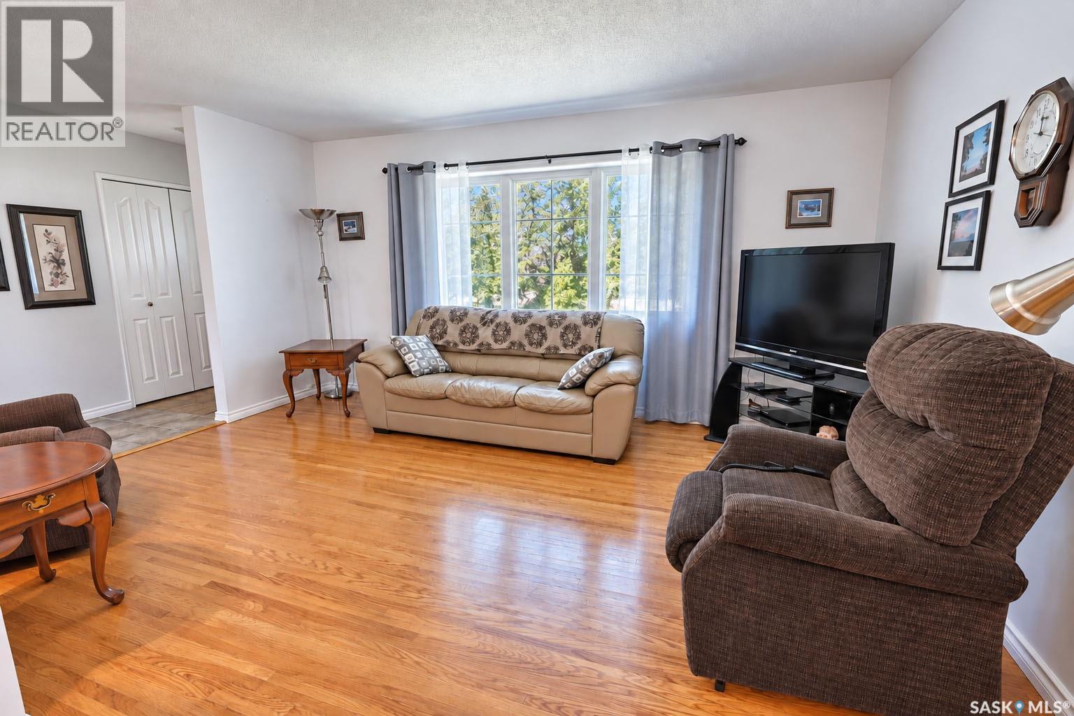 2338 Mcdonald Avenue Property Photo 3