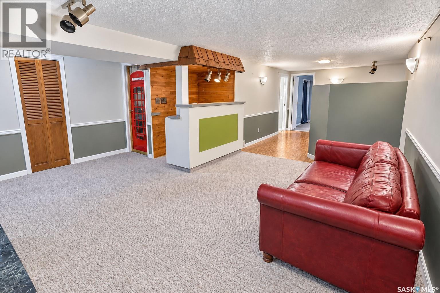 2338 Mcdonald Avenue Property Photo 18
