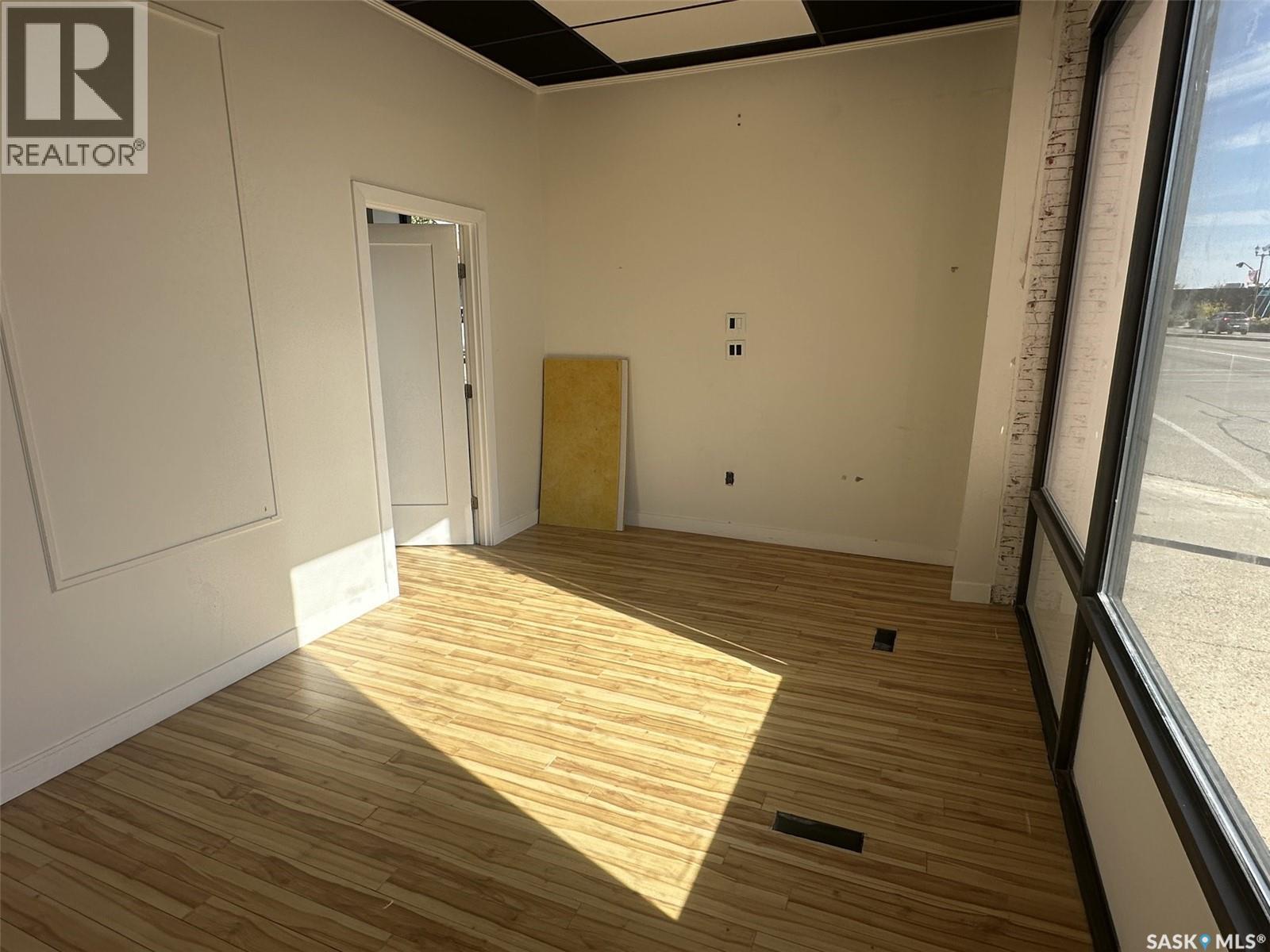 1 Broadway Street W Property Photo 7