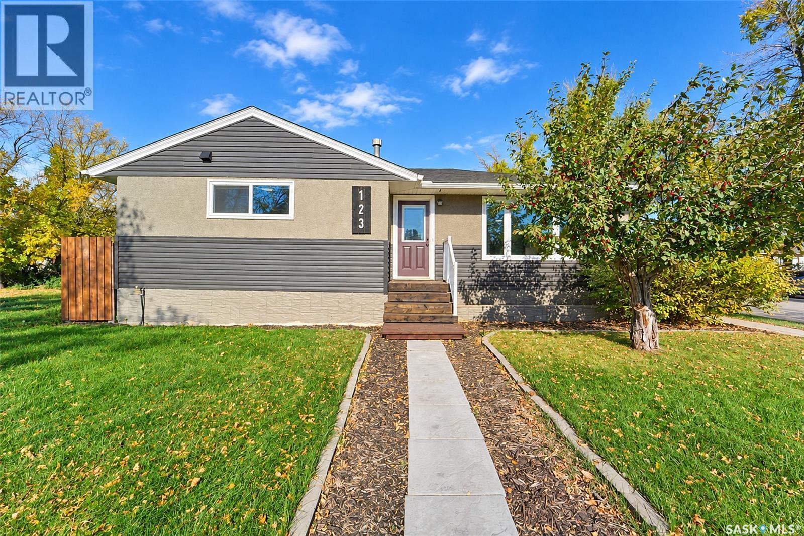 123 2nd AVENUE E Property Photo 1