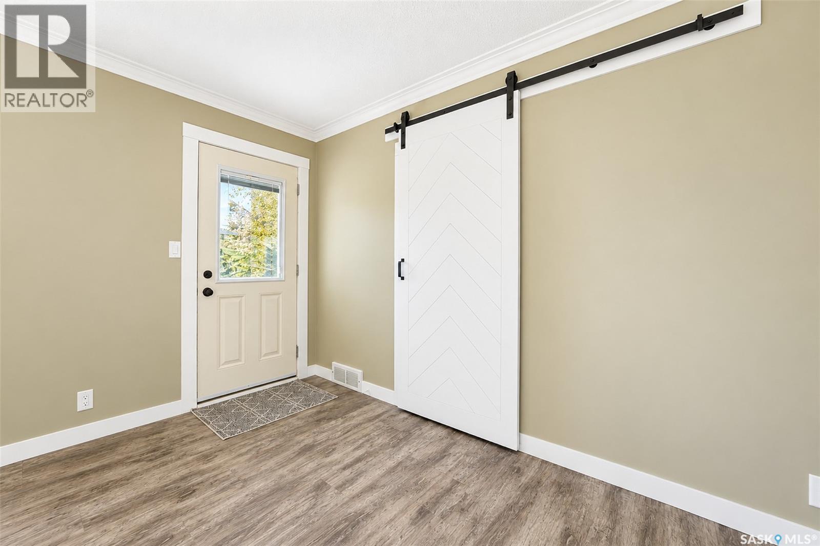 123 2nd Avenue E Property Photo 5