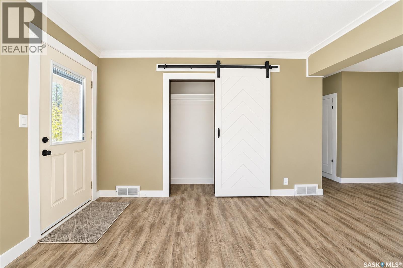 123 2nd Avenue E Property Photo 6