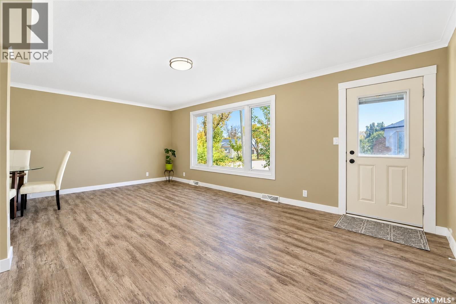 123 2nd Avenue E Property Photo 7