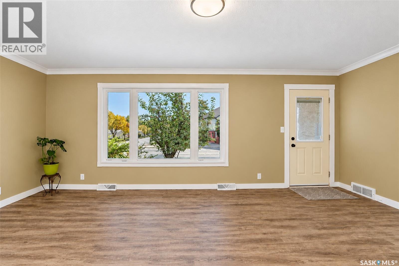 123 2nd Avenue E Property Photo 8