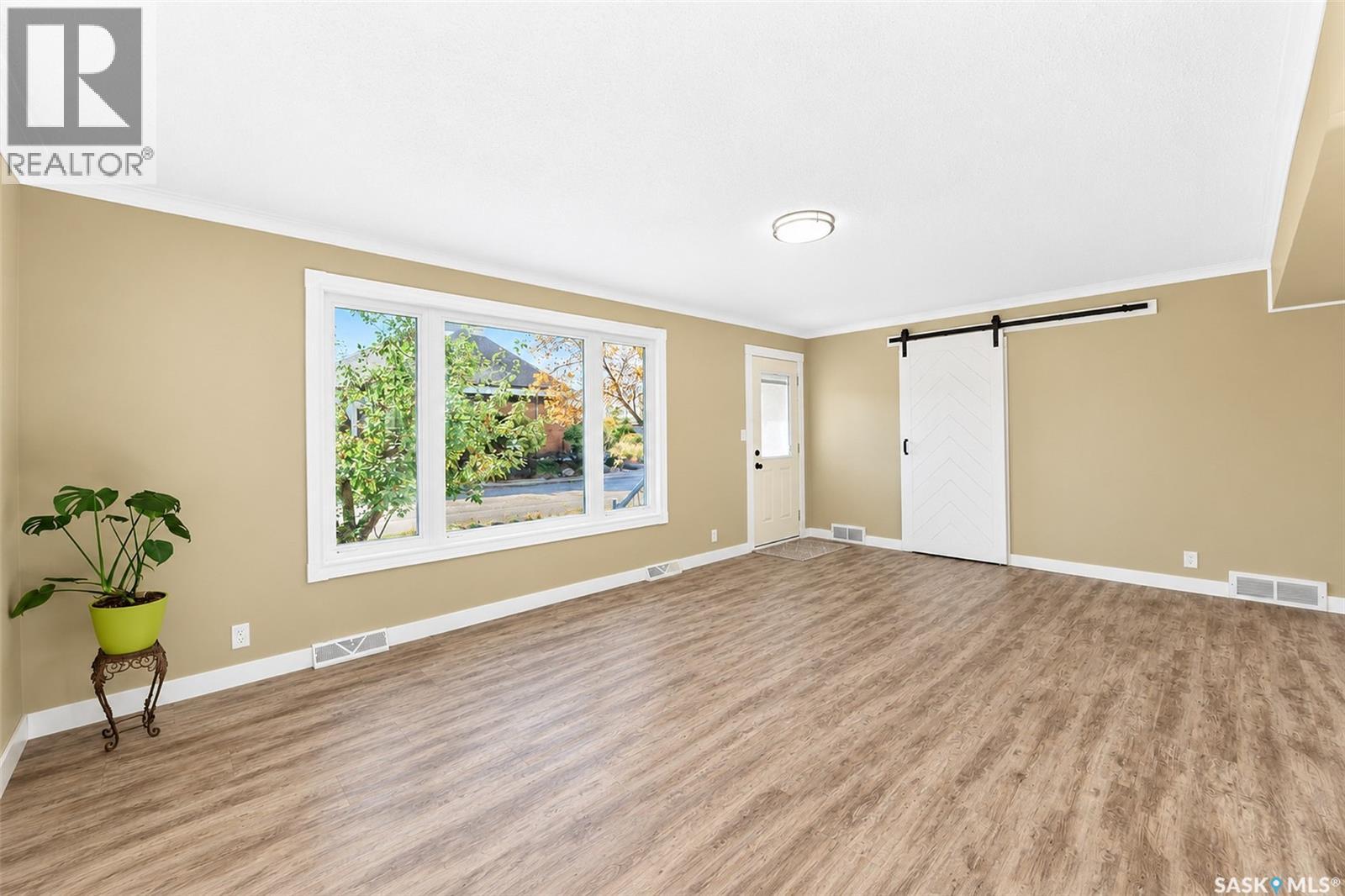 123 2nd Avenue E Property Photo 10