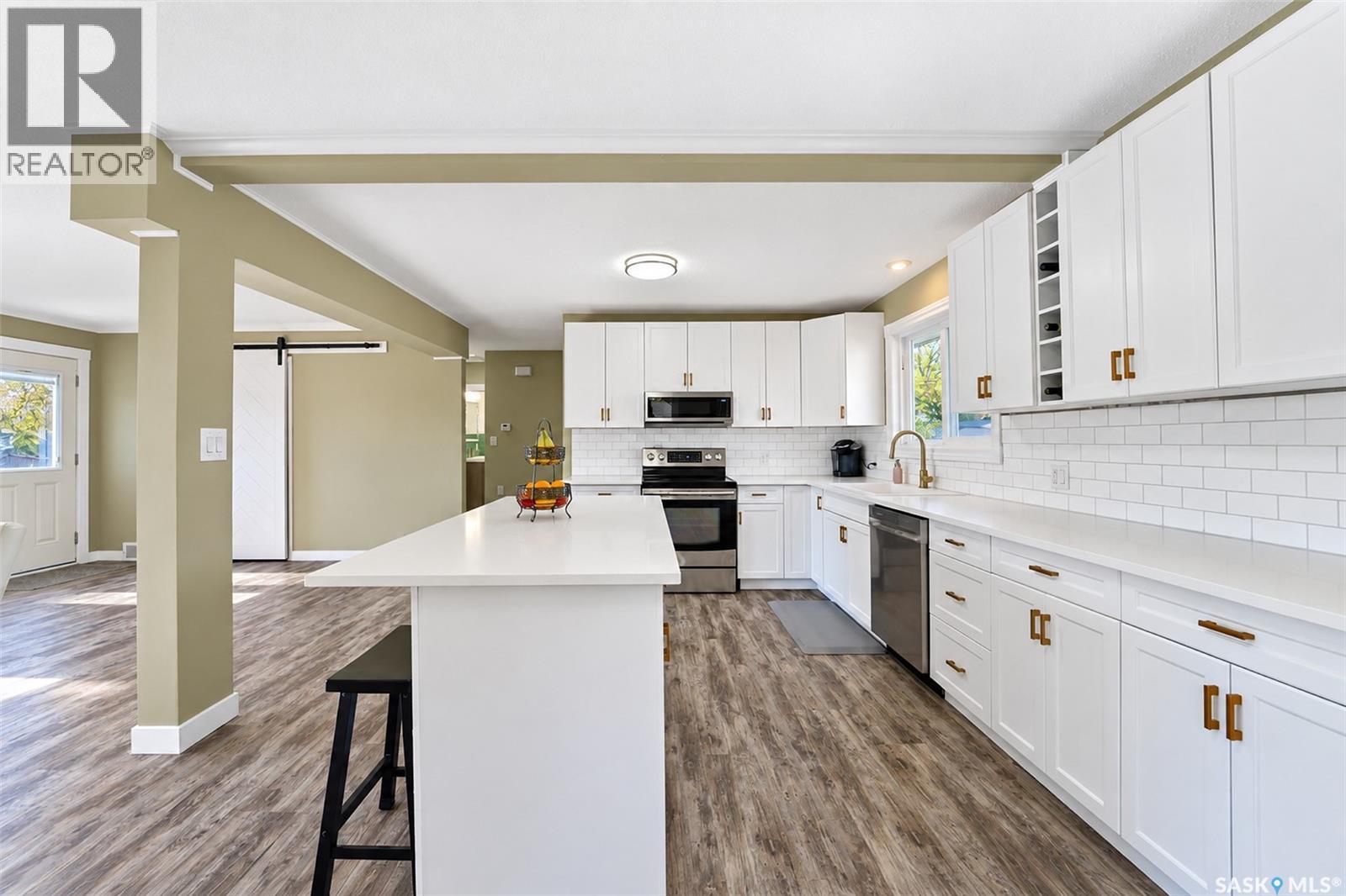 123 2nd Avenue E Property Photo 14
