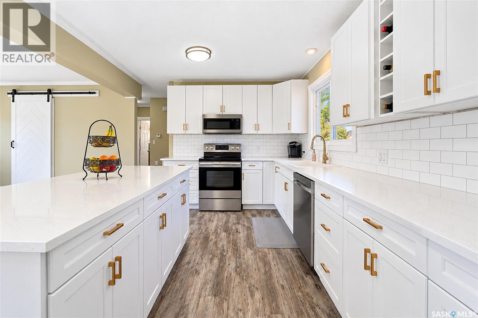 123 2nd Avenue E Property Photo 15
