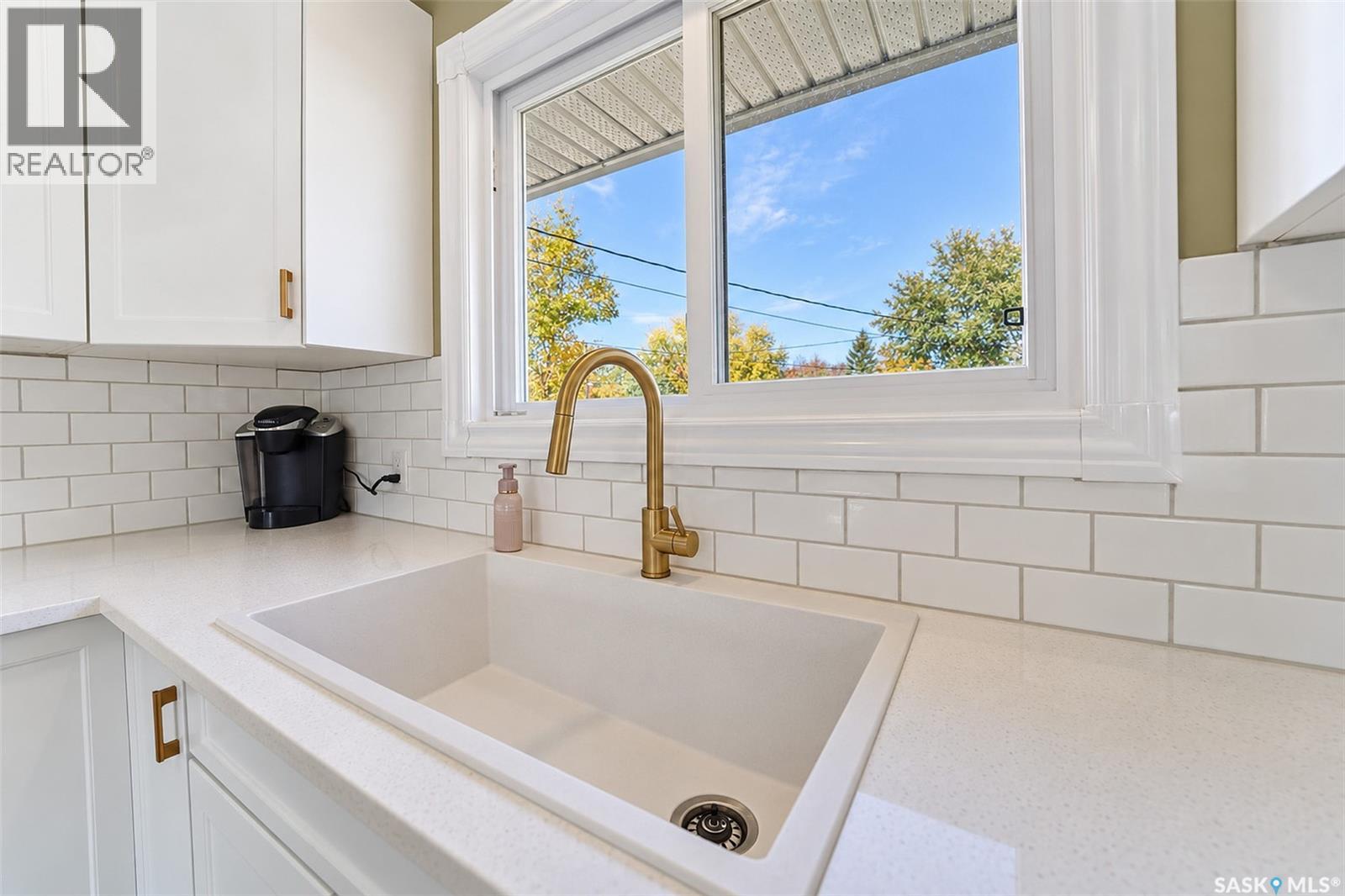 123 2nd Avenue E Property Photo 18