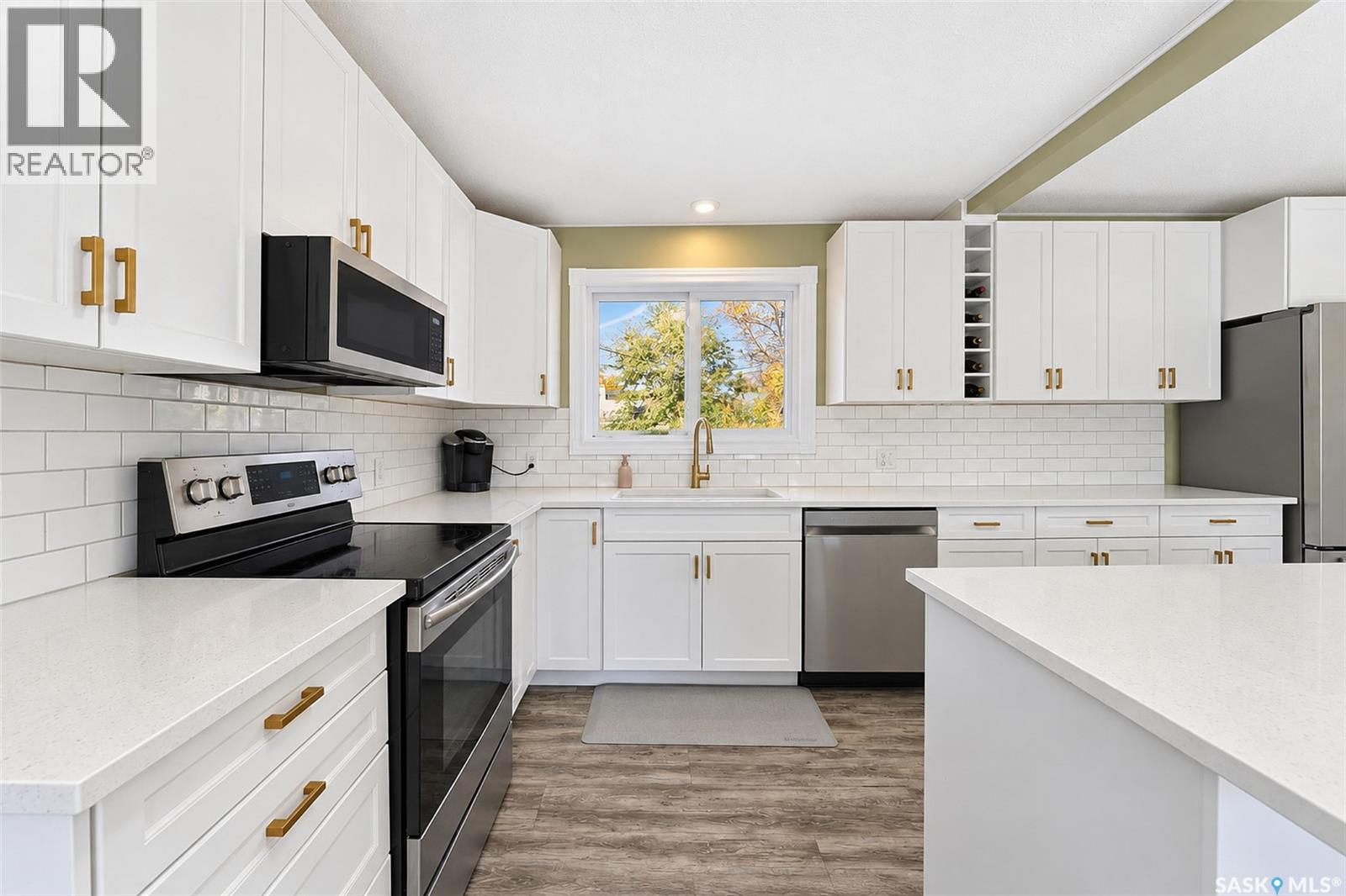 123 2nd Avenue E Property Photo 19