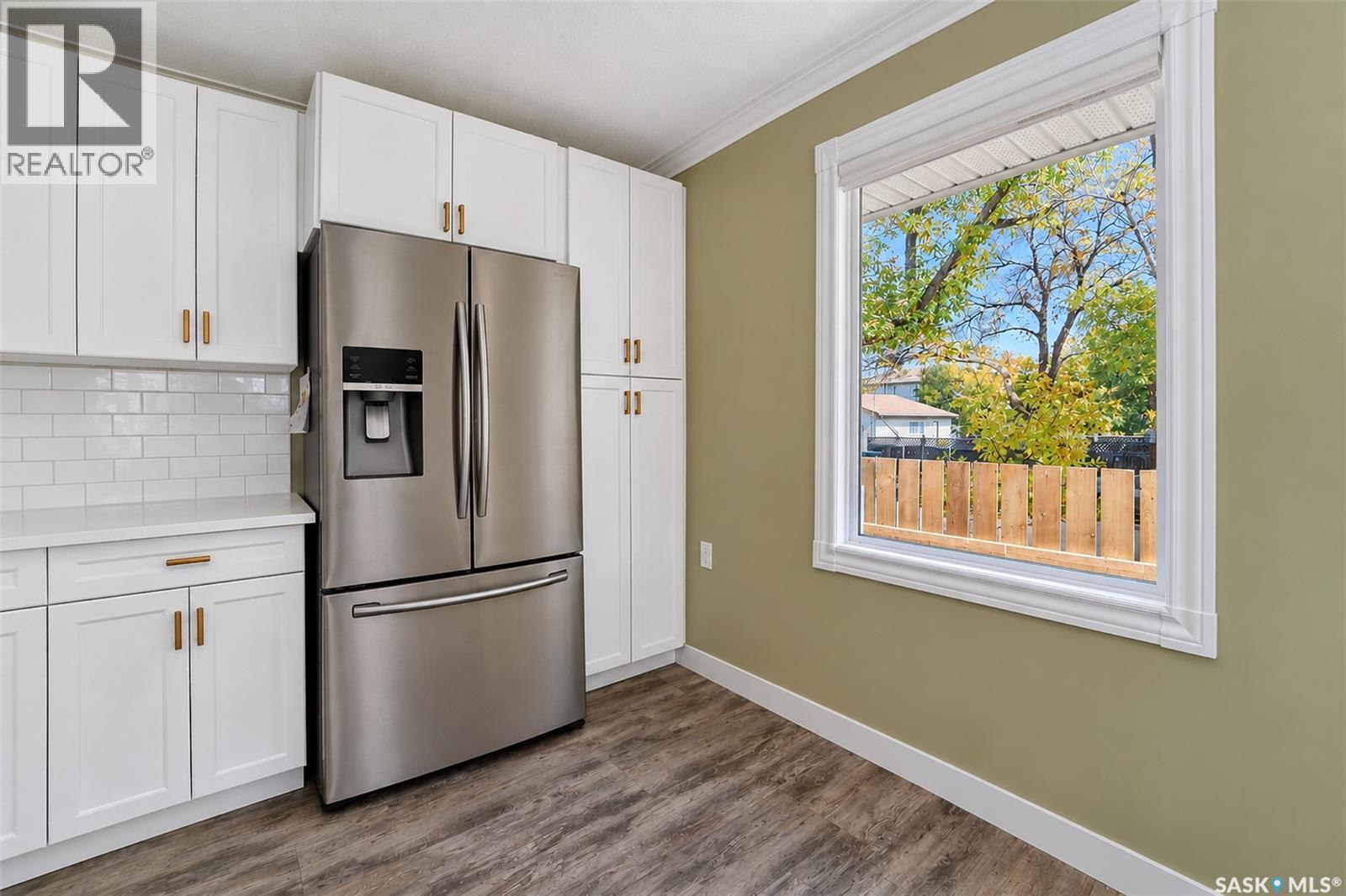 123 2nd Avenue E Property Photo 23