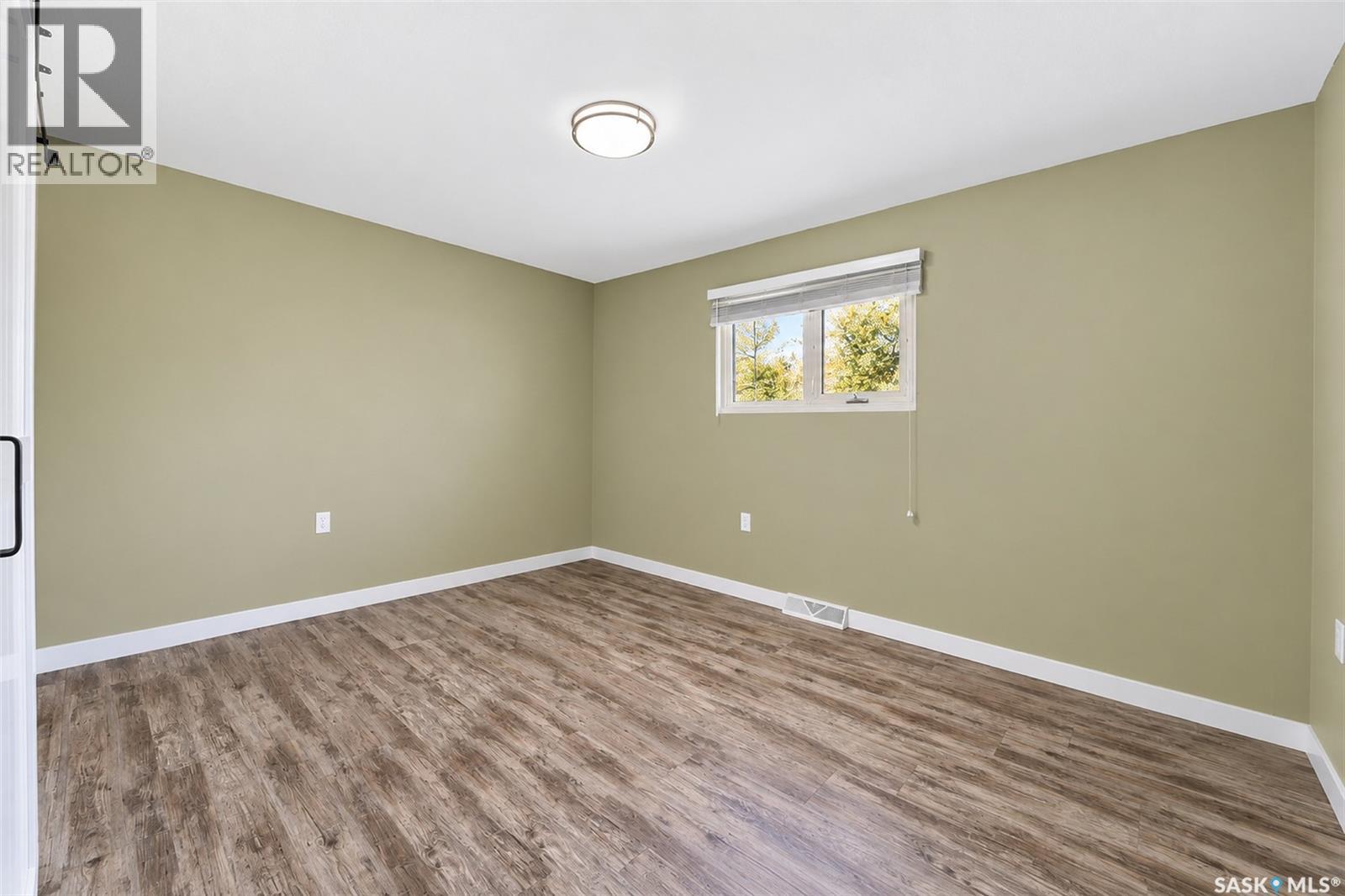 123 2nd Avenue E Property Photo 31