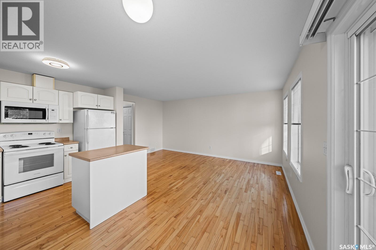 98 118 Pawlychenko Lane Property Photo 11
