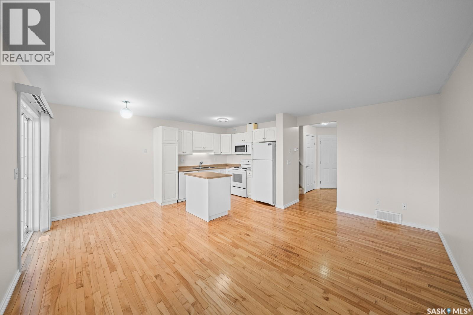 98 118 Pawlychenko Lane Property Photo 12