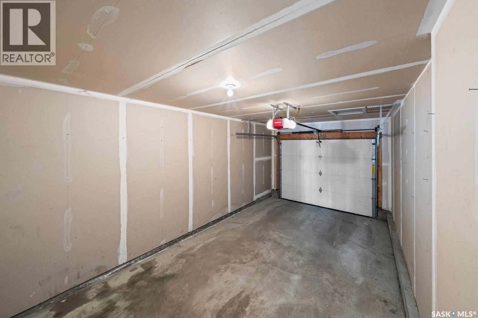 98 118 Pawlychenko Lane Property Photo 27