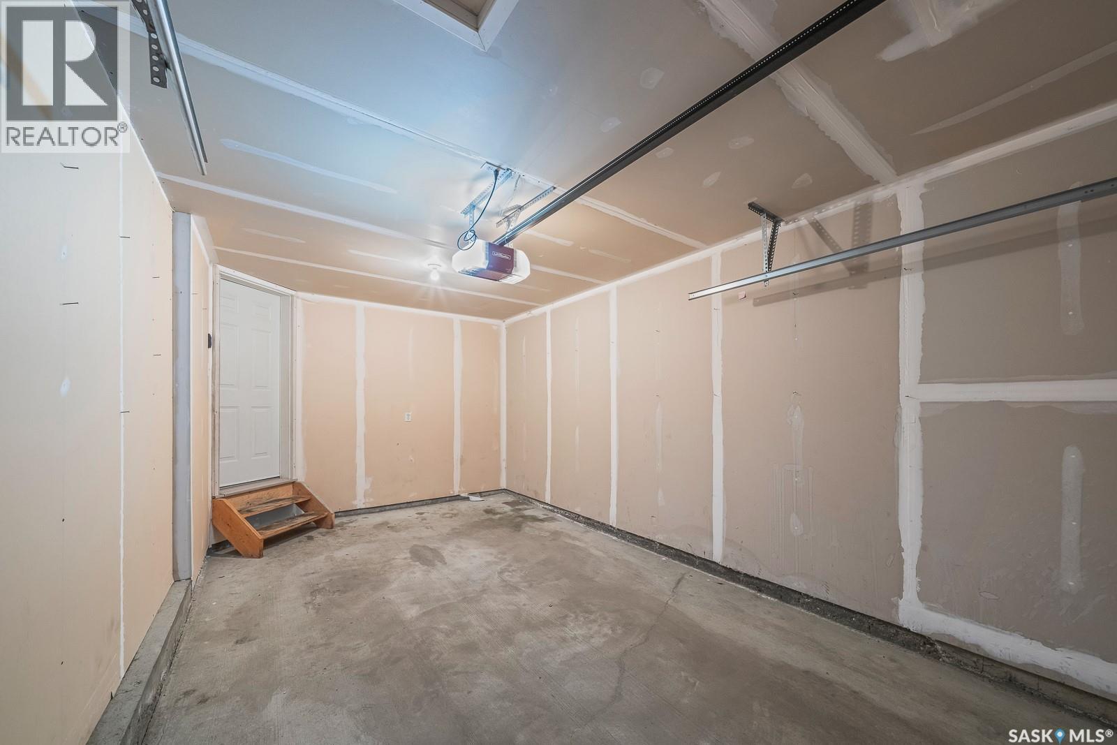 98 118 Pawlychenko Lane Property Photo 28