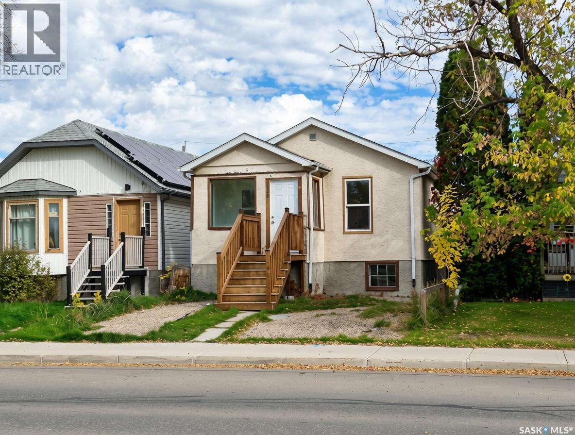 815 Elphinstone STREET Property Photo 1
