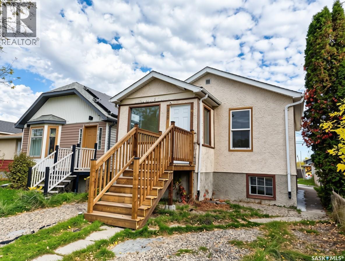 815 Elphinstone Street Property Photo 2