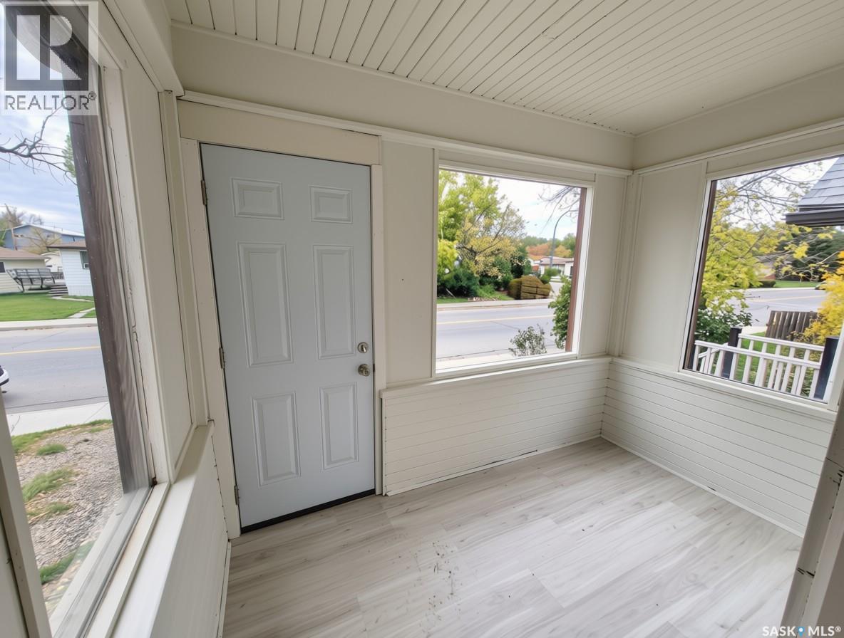 815 Elphinstone Street Property Photo 3