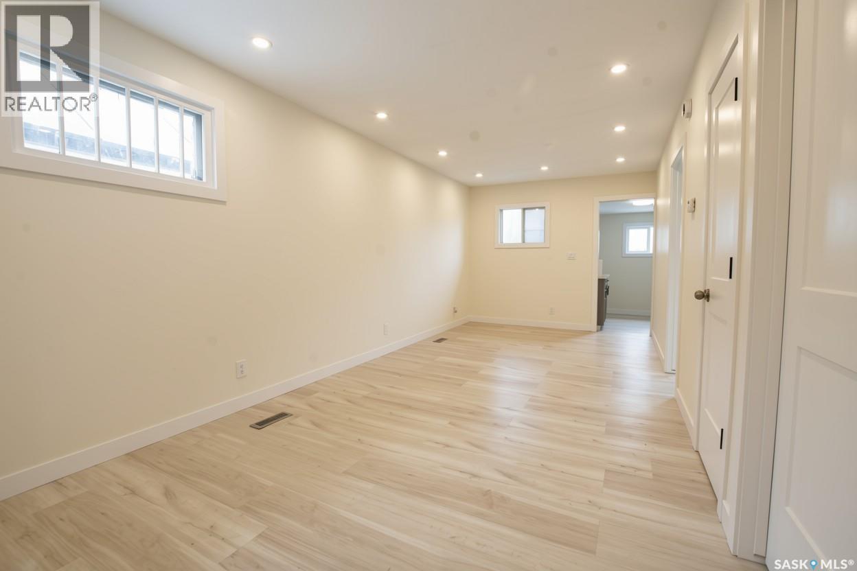 815 Elphinstone Street Property Photo 4
