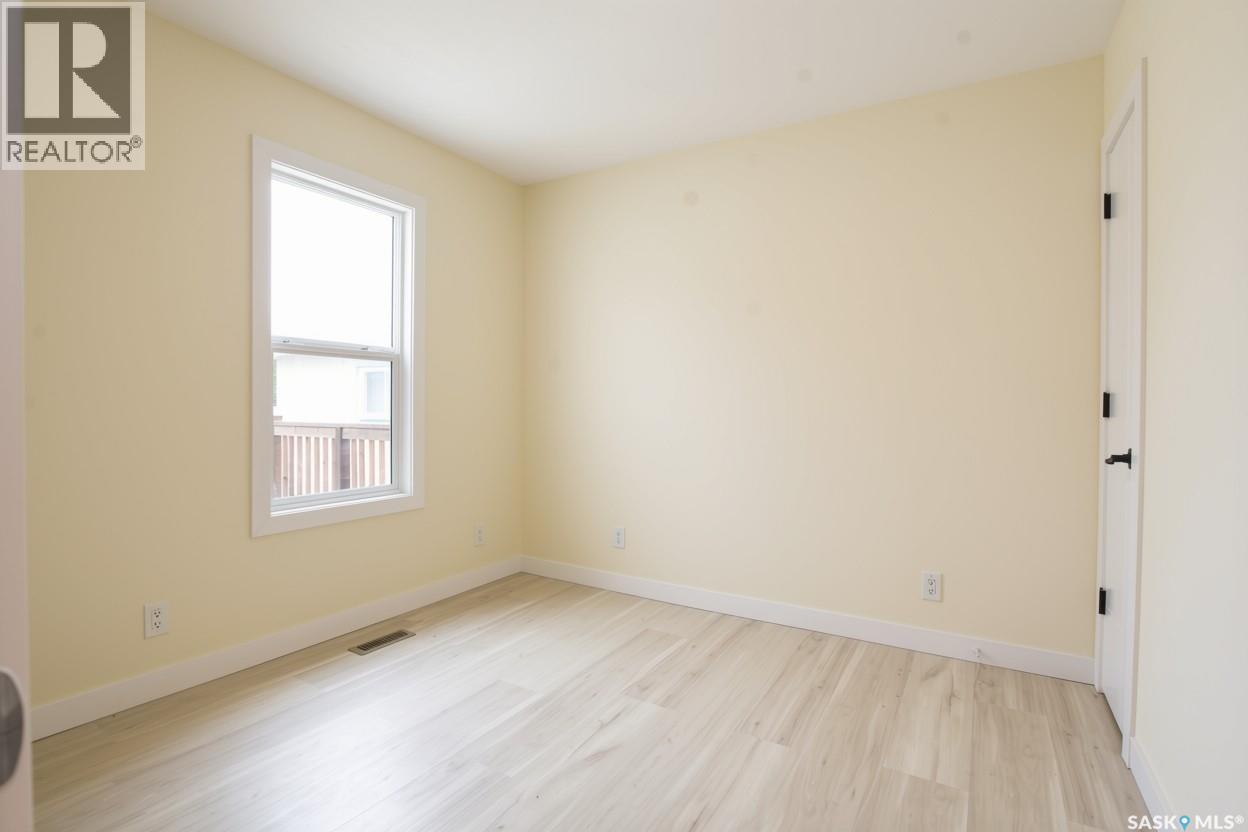 815 Elphinstone Street Property Photo 9